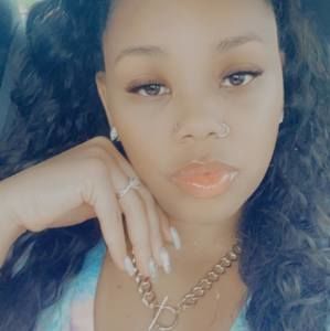 Meet your Posher, Karine